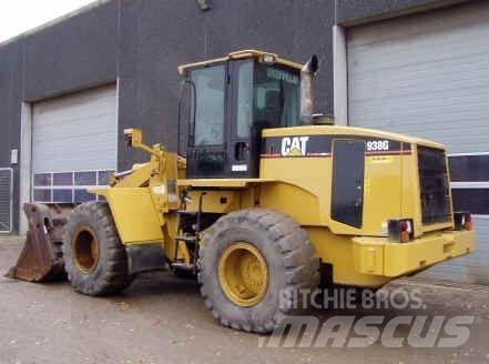 CAT 938G Pale gommate