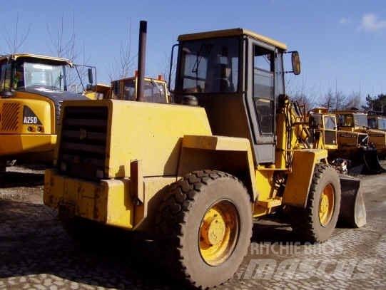JCB 410 Pale gommate