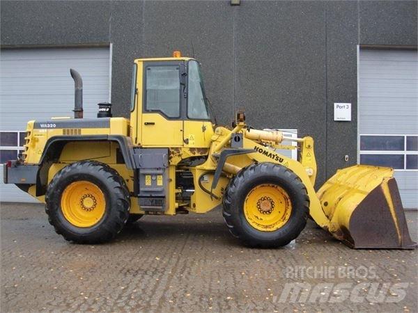 Komatsu WA320 Pale gommate