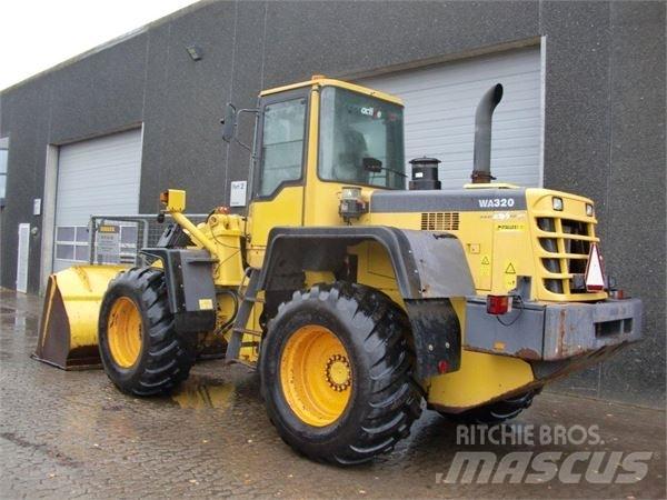 Komatsu WA320 Pale gommate