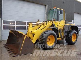 Komatsu WA320 Pale gommate