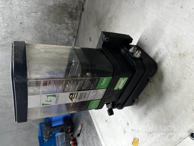 Liebherr L 566 Cabine e interni