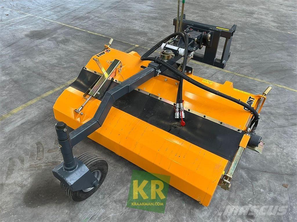 GiANT Veegmachine Spazzatrici