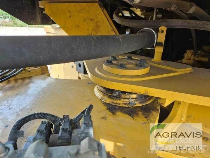 CAT 930 M Pale gommate