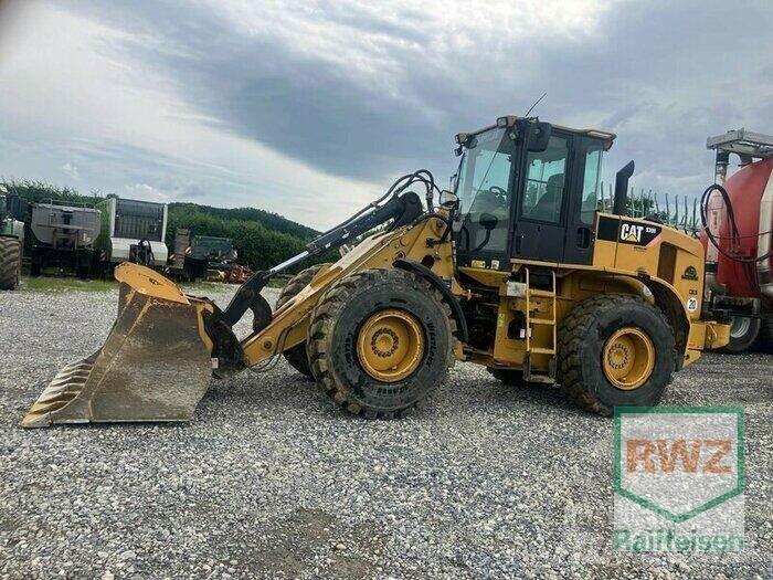 CAT 930H Pale gommate