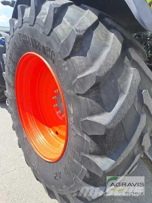 CLAAS AXION 870 Trattori