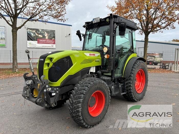 CLAAS NEXOS 240 L Trattori