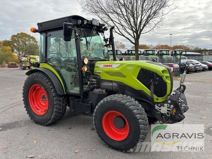 CLAAS NEXOS 240 L Trattori