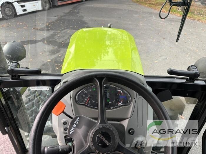 CLAAS NEXOS 240 L Trattori