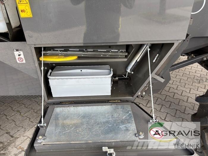 CLAAS TRION 660 Mietitrebbiatrici