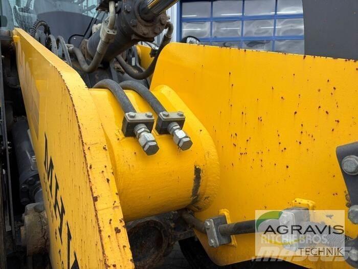 CNH Bauma OLD 921 G Pale gommate