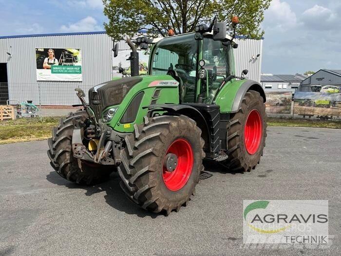 Fendt 724 VARIO S4 Trattori