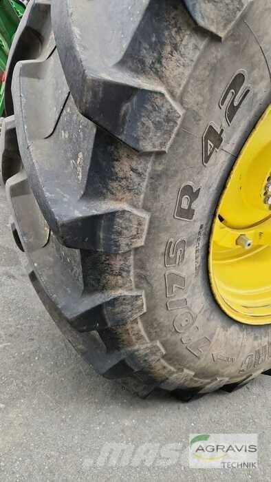 John Deere 8R 310 Trattori