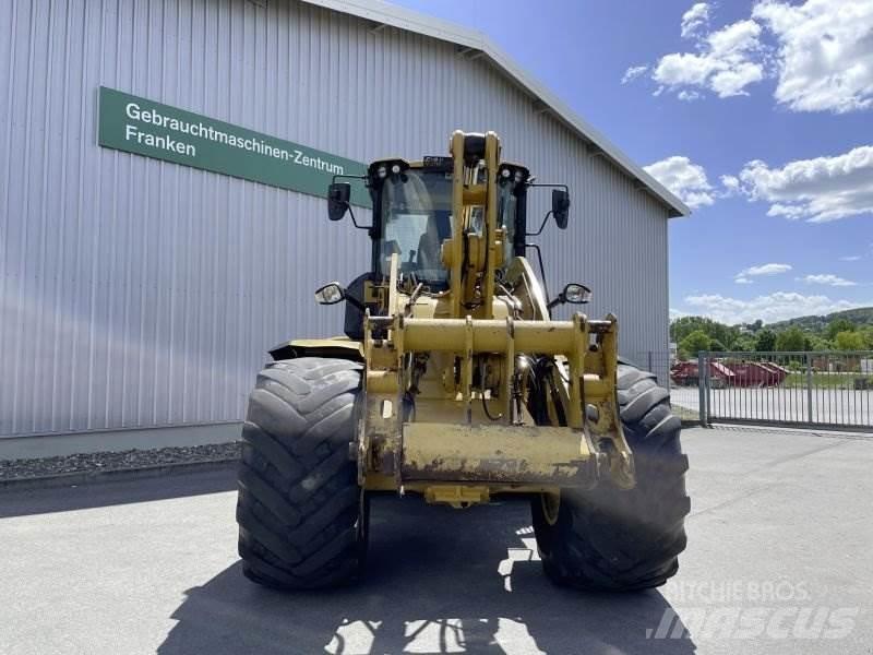 CAT 938M Pale gommate