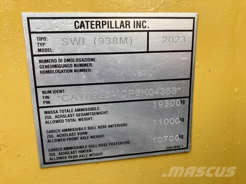 CAT 938M Pale gommate