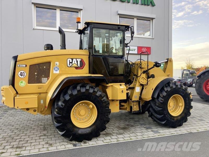 CAT 938M Pale gommate