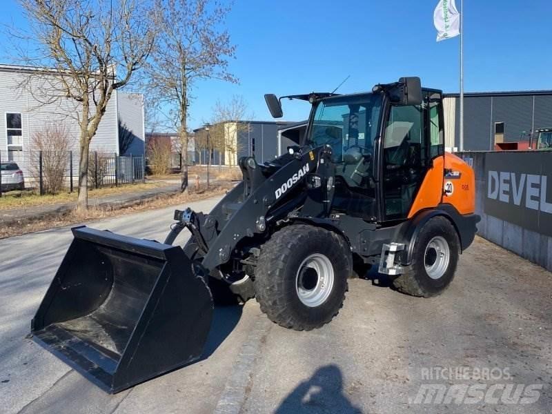 Doosan DL 80-7 Pale gommate