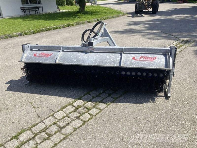 Fliegl TYP 700 Spazzatrici