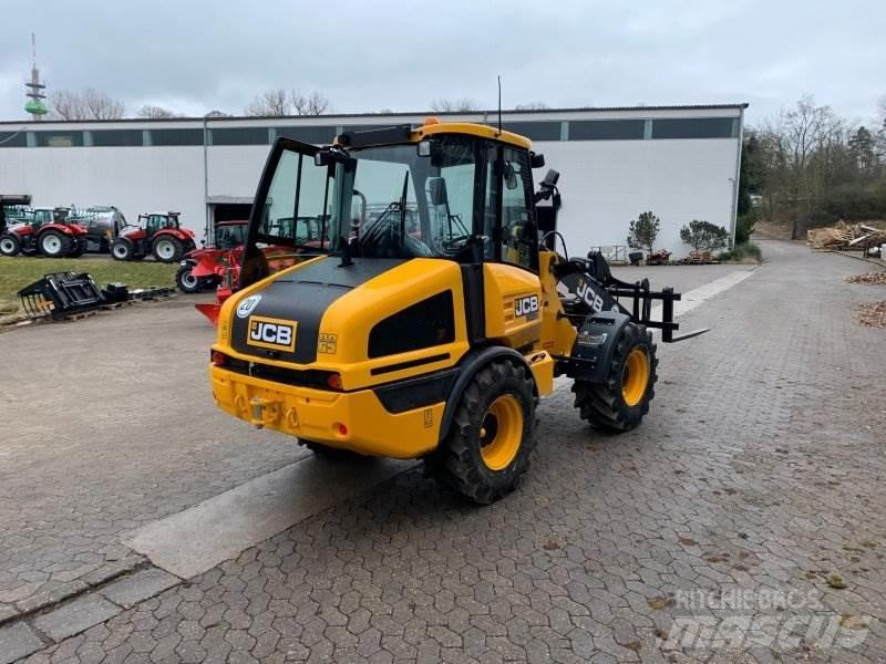 JCB 407 Agri Pale gommate