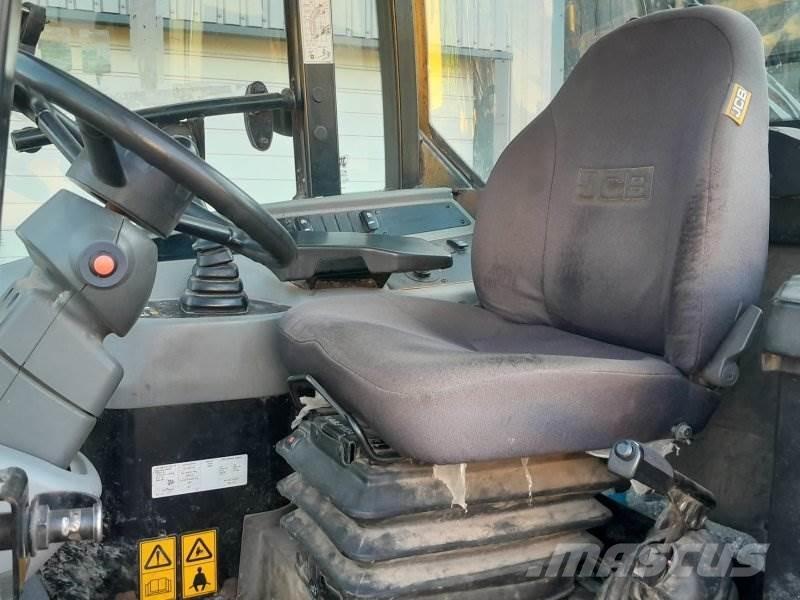JCB TM 220 Pale gommate