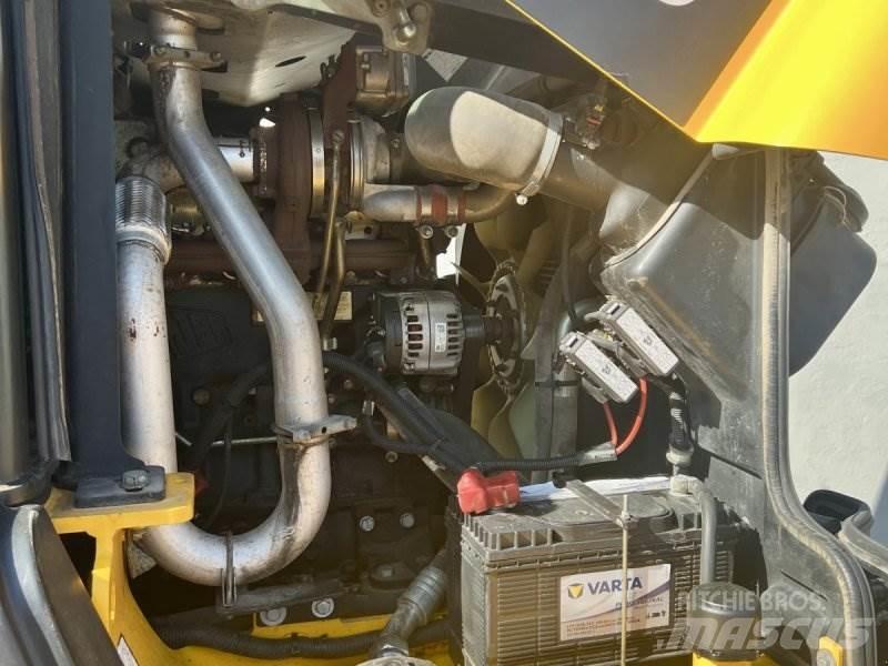 JCB TM 320 S Pale gommate