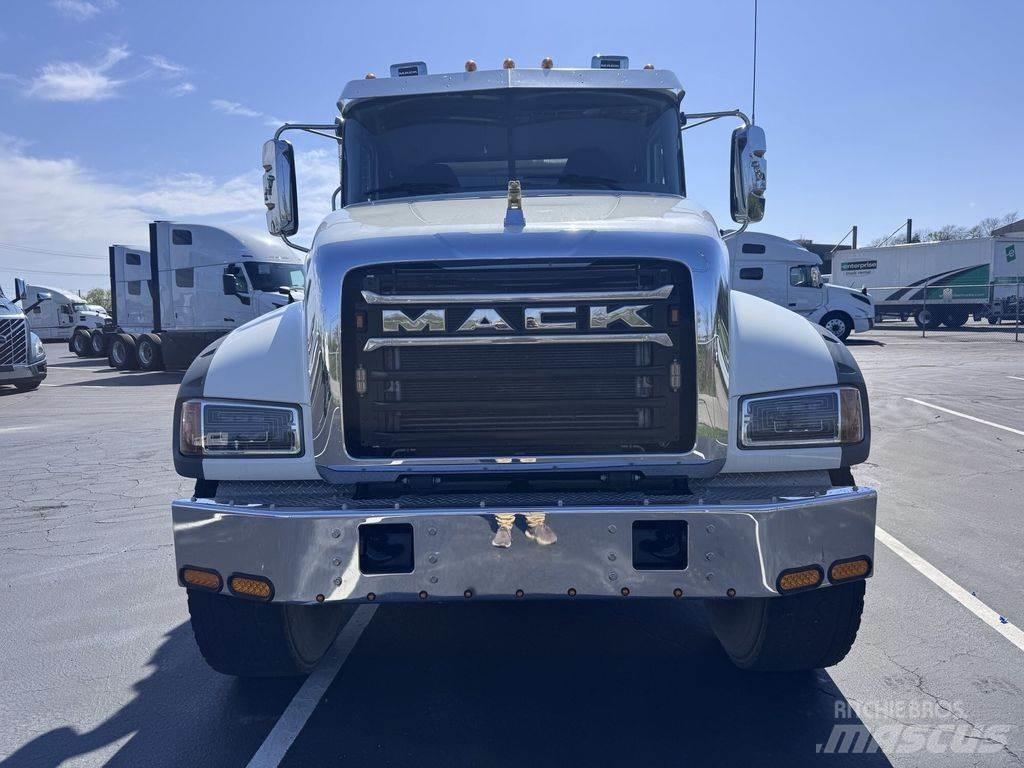 Mack GR64F Camion ribaltabili