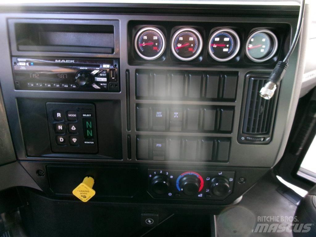 Mack GR64F Camion ribaltabili