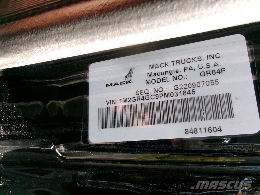 Mack GR64F Camion ribaltabili