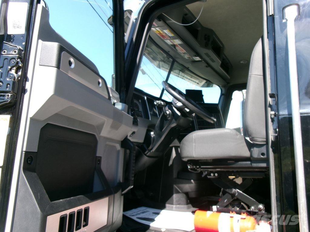 Mack GR64F Camion ribaltabili