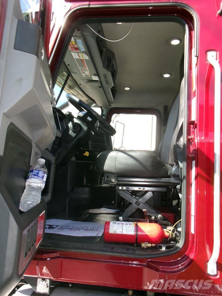 Mack GR64F Camion ribaltabili