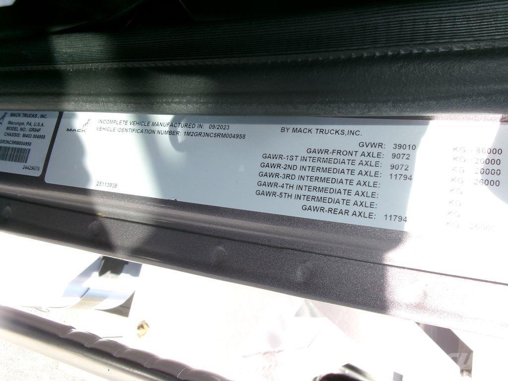 Mack GR64FR Camion ribaltabili