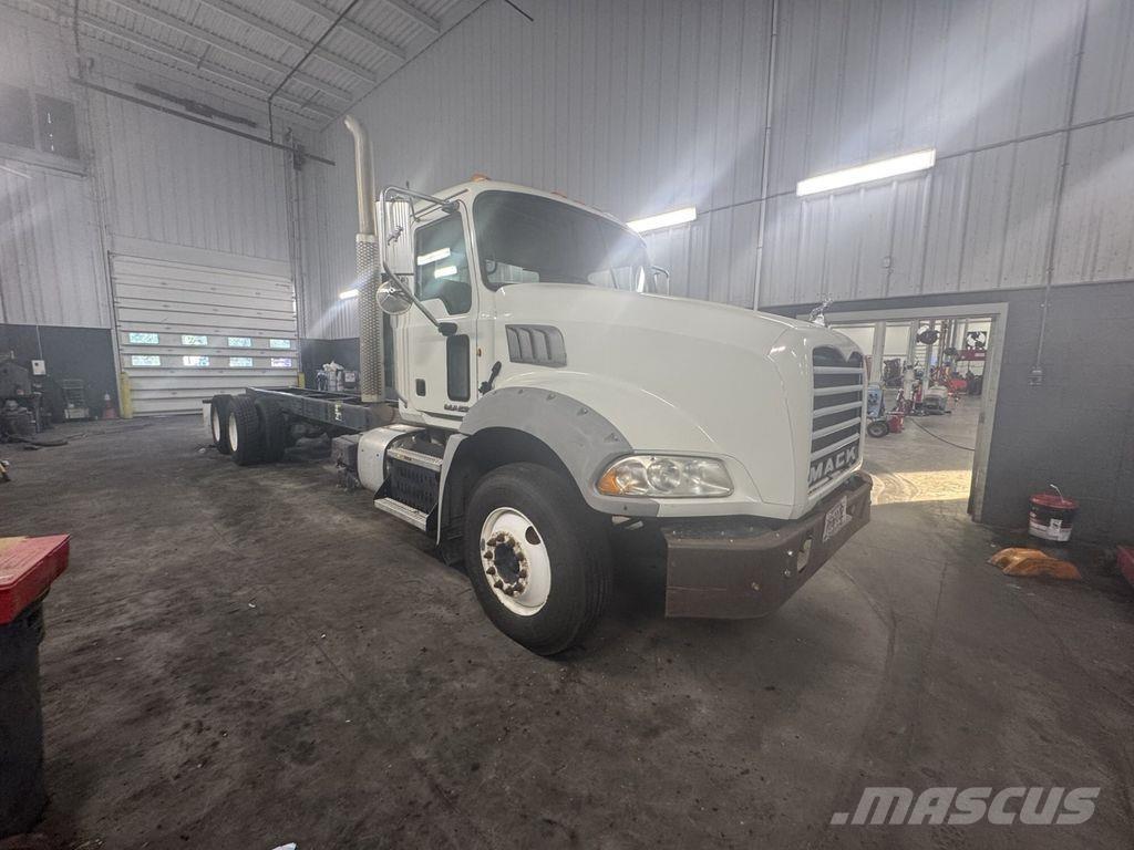 Mack GU813 Autocabinati