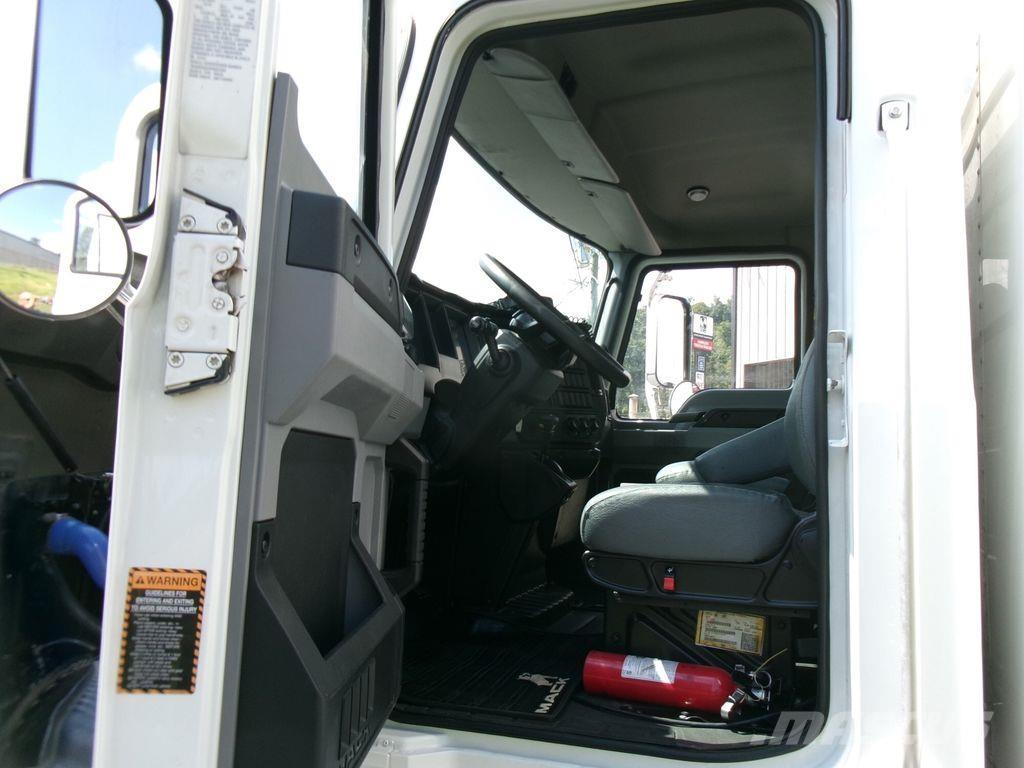Mack MD6 Camion cassonati