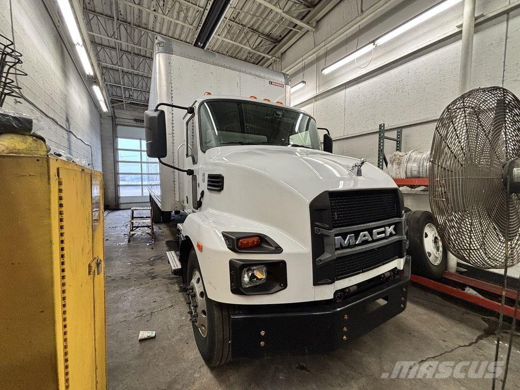 Mack MD6 Camion cassonati