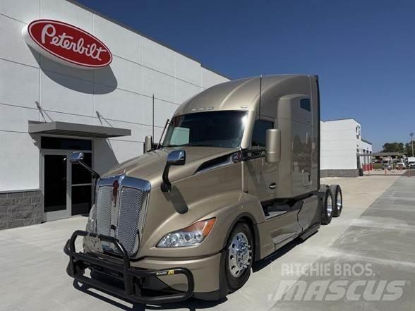 Kenworth T680 Motrici e Trattori Stradali