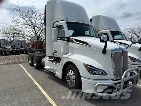 Kenworth T680 Motrici e Trattori Stradali