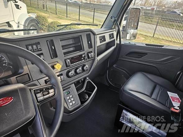 Peterbilt 536 Autocabinati