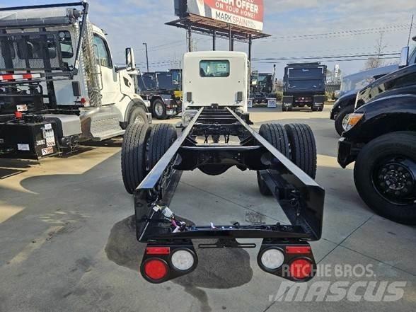 Peterbilt 536 Autocabinati