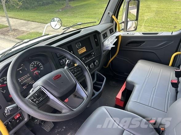 Peterbilt 536 Camion cassonati