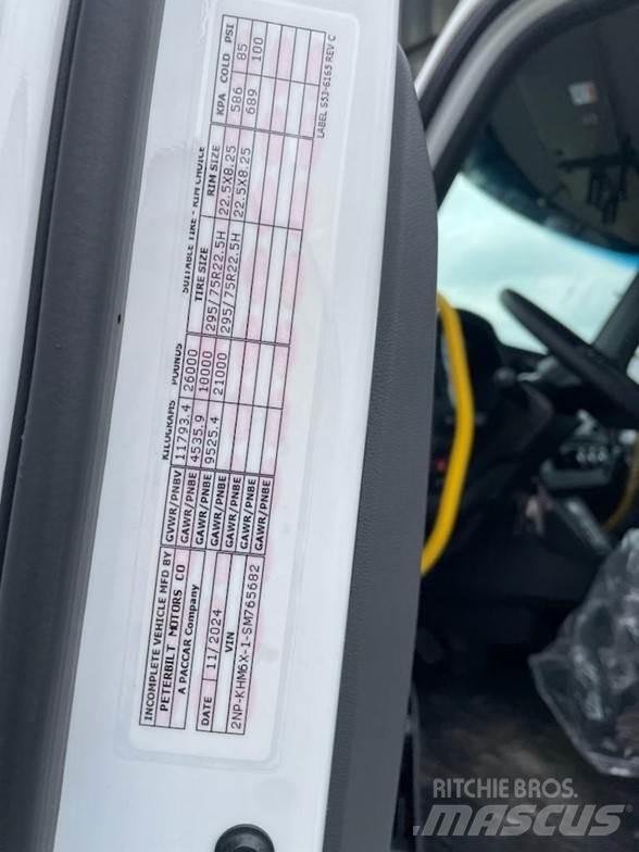 Peterbilt 536 Autocabinati