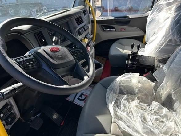 Peterbilt 567 Autocabinati