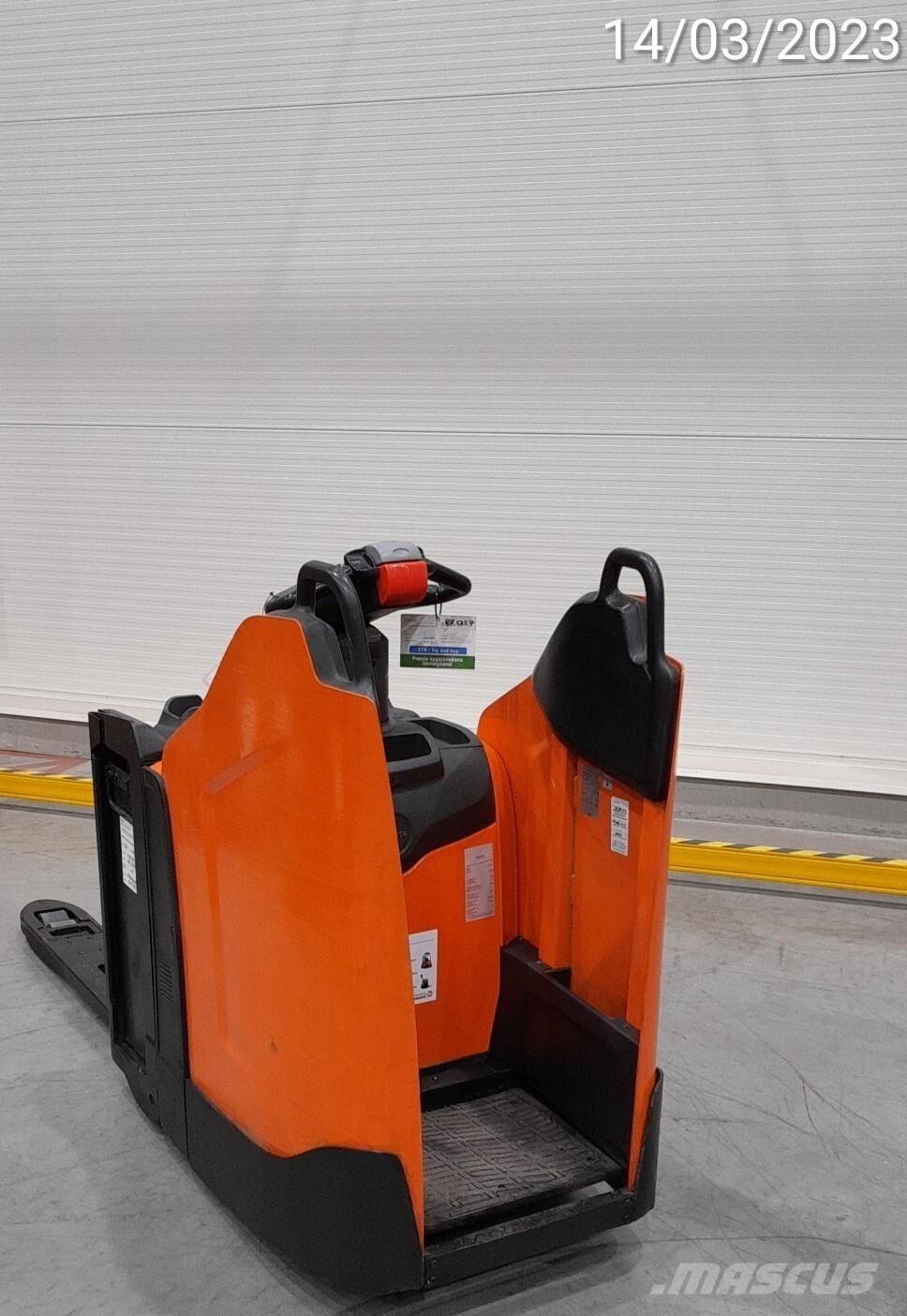 BT LPE200 Carrelli elevatori bassi a piattaforma
