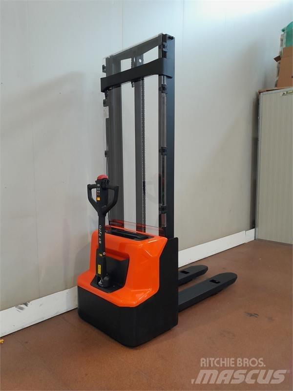 BT SHE100 Stoccatori manuali