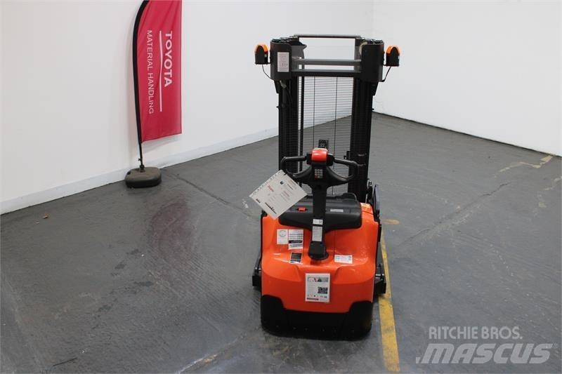 BT SWE140S Transpallet uomo a terra