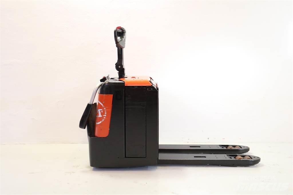 BT LPE240 Carrelli elevatori bassi a piattaforma