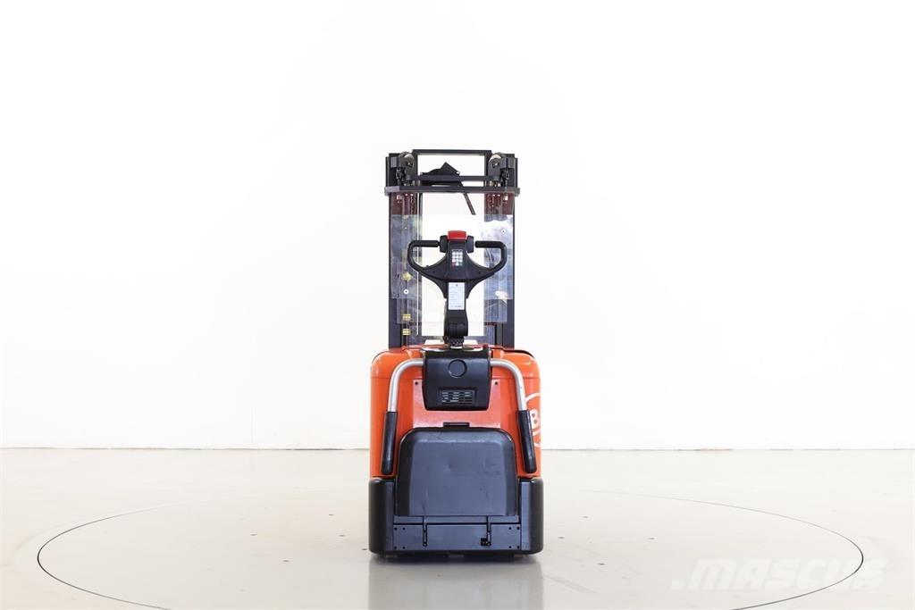 BT SPE125 Transpallet uomo a terra