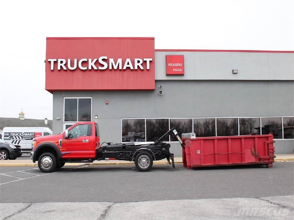 Ford F550 Camion con gancio di sollevamento