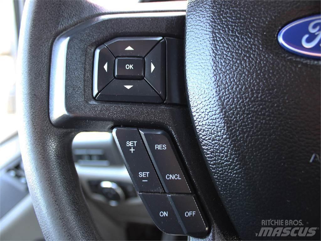 Ford F550 Camion con gancio di sollevamento