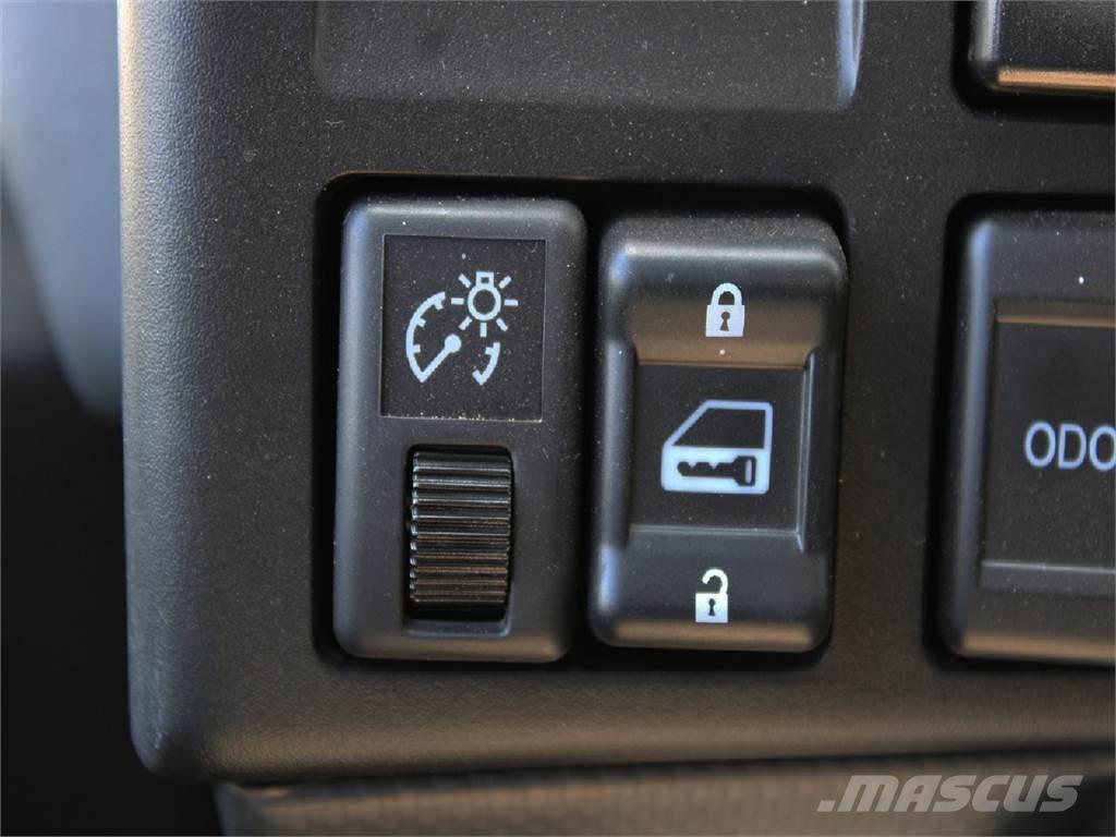 Isuzu NPR-HD Camion con gancio di sollevamento