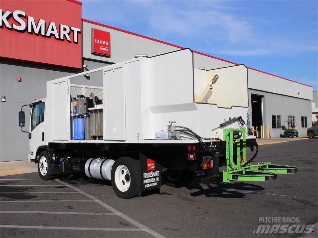 Isuzu NRR Camion dei rifiuti